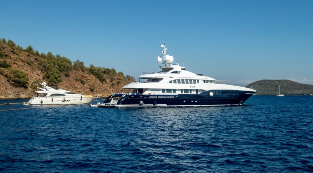 Photo luxury yacht charter