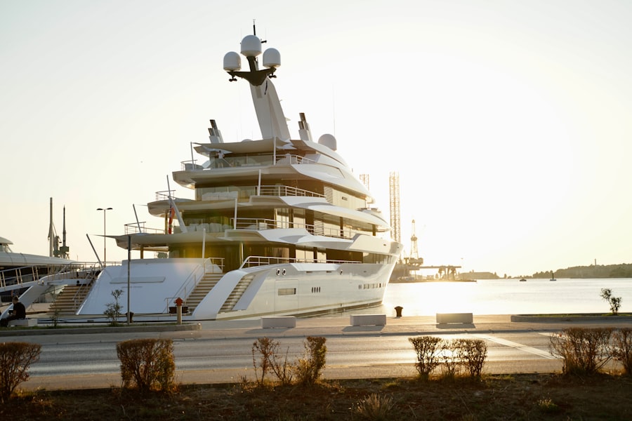 Photo luxury mega yachts for rent