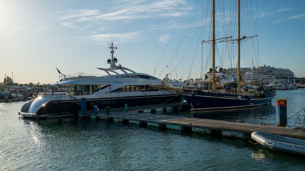 Photo luxury motor yachts for sale