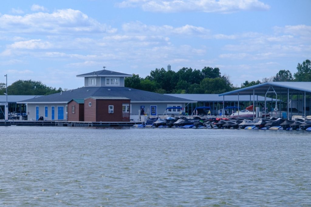 Photo boat store