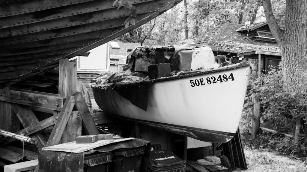 Photo outboard motor dealer